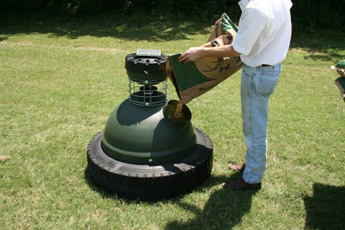 Capsule Game Feeder 250 lb. Capacity Tire Feeder - Image 6