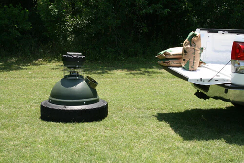 Capsule Game Feeder 250 lb. Capacity Tire Feeder - Image 7