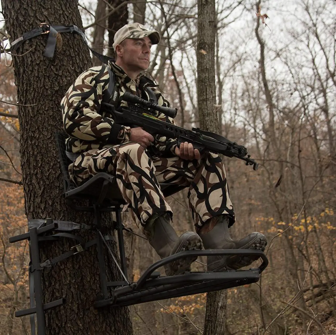 Hawk Kickback Lvl Hang-On Treestand - 19.5 lbs - Image 4