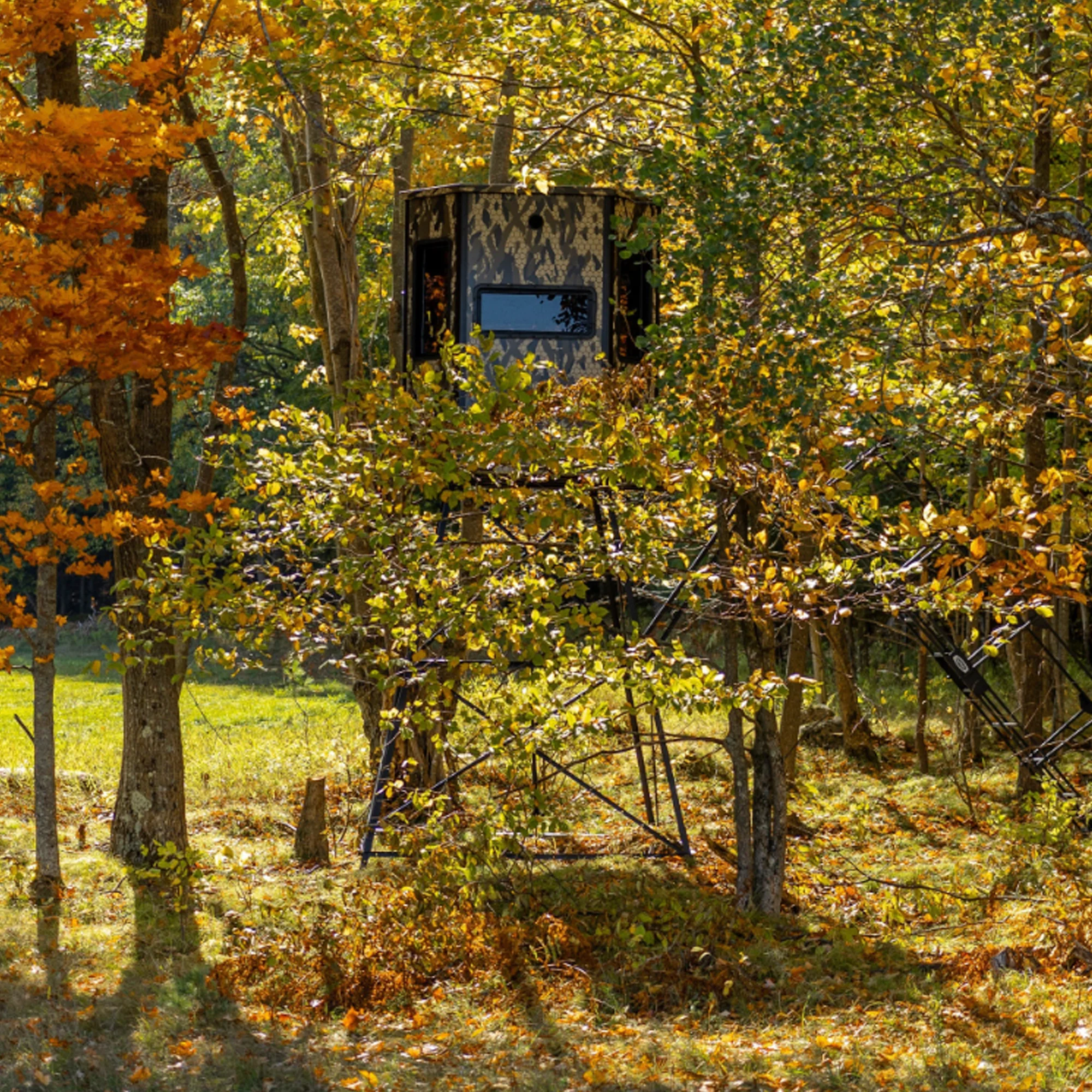 Orion 5' x 5' Deer Hunting Blind with Tinted Windows - Image 16
