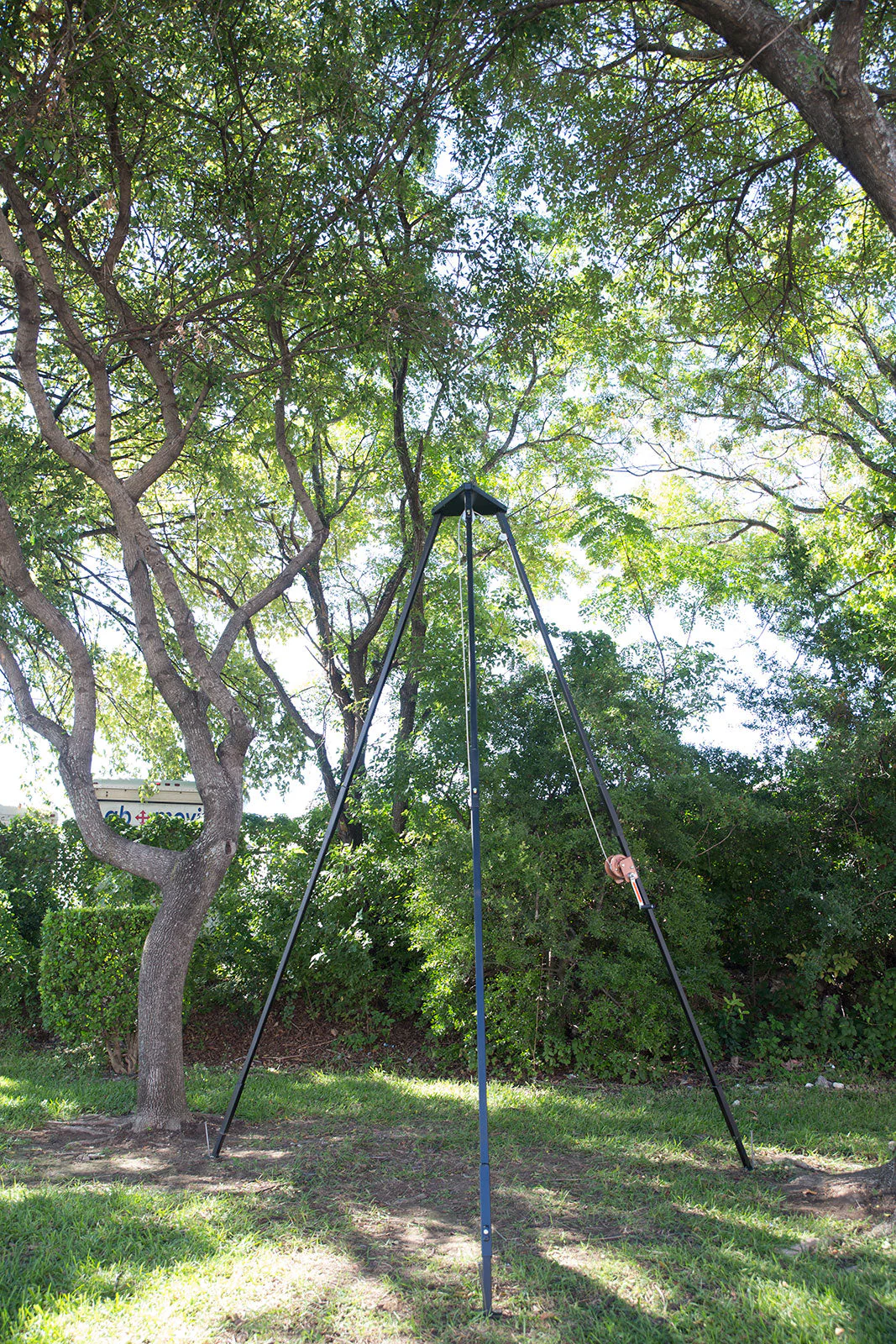 Sweeney Feeders Scatter Feeder with Tripod - Image 5
