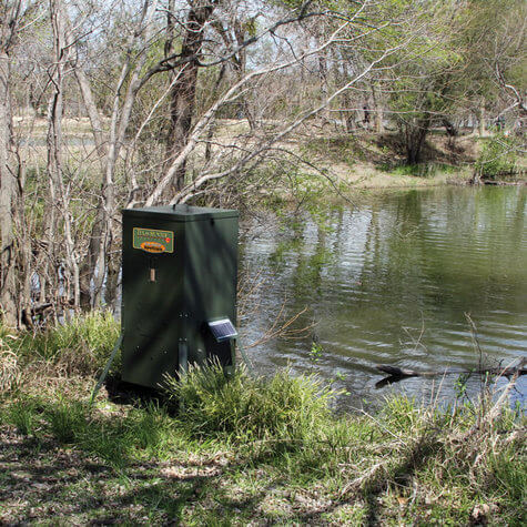 Texas Hunter Lake & Pond Directional Fish Feeder with Adjustable Legs, 175 lb. Capacity - Image 7