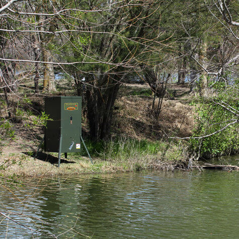 Texas Hunter Lake & Pond Directional Fish Feeder with Adjustable Legs, 175 lb. Capacity - Image 8