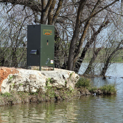Texas Hunter Lake & Pond Directional Fish Feeder with Straight Legs, 175 lb. Capacity - Image 7