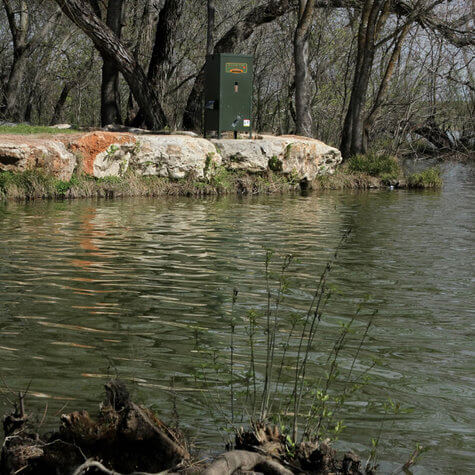 Texas Hunter Lake & Pond Directional Fish Feeder with Straight Legs, 175 lb. Capacity - Image 8