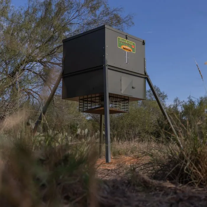 Texas Hunter Trophy Deer Feeder with 4' Legs, 650 lb Capacity - Image 4